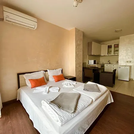 North Beach Apartment *